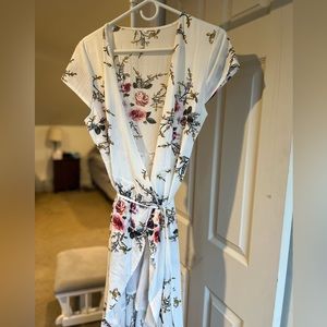 Gorgeous white dress size large floral